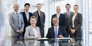 Geschäftsleute im Konferenzraum