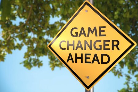 Tafel mit Aufschrift "Game Changer Ahead"